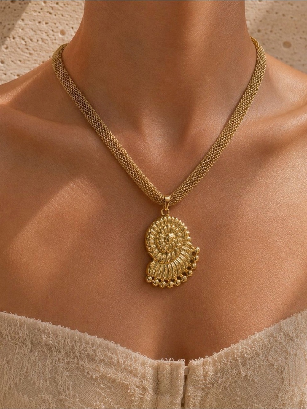 Golden Mesh Necklace Swirl Sea Shell